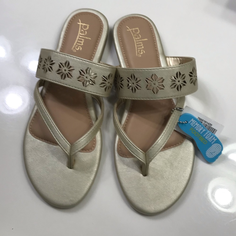 NWT Palms memory foam flip flops